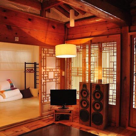 Hueahn Hanok Guesthouse Сеул Экстерьер фото