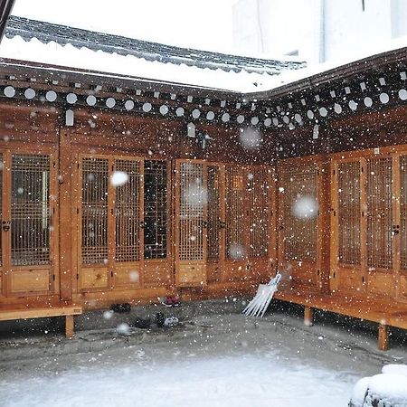 Hueahn Hanok Guesthouse Сеул Экстерьер фото