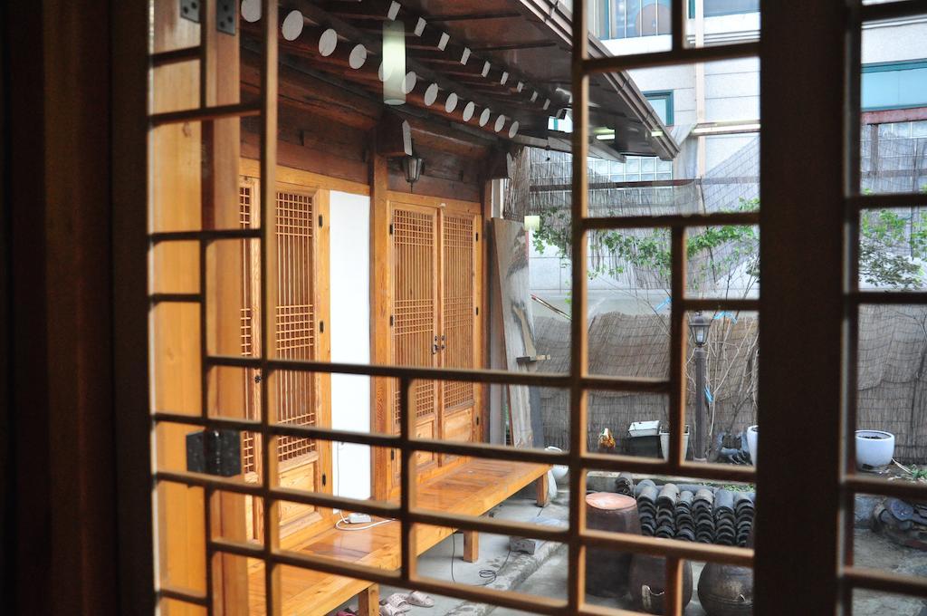 Hueahn Hanok Guesthouse Сеул Экстерьер фото
