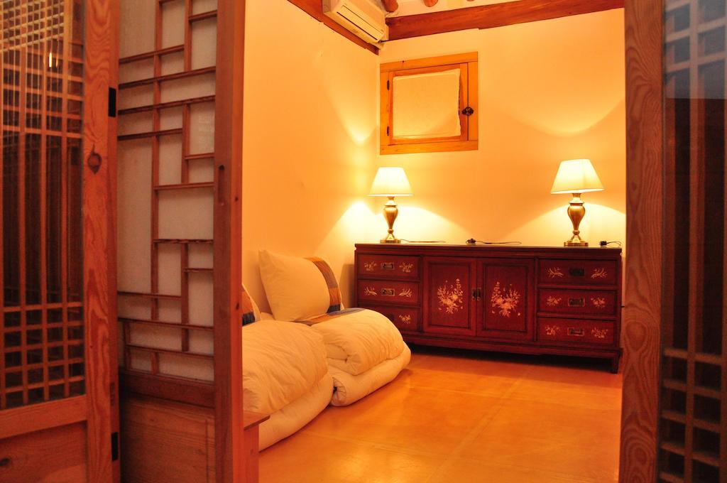 Hueahn Hanok Guesthouse Сеул Номер фото