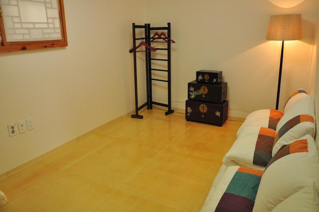 Hueahn Hanok Guesthouse Сеул Номер фото