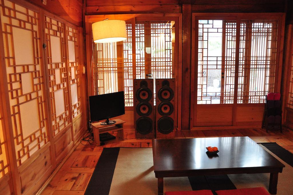 Hueahn Hanok Guesthouse Сеул Экстерьер фото