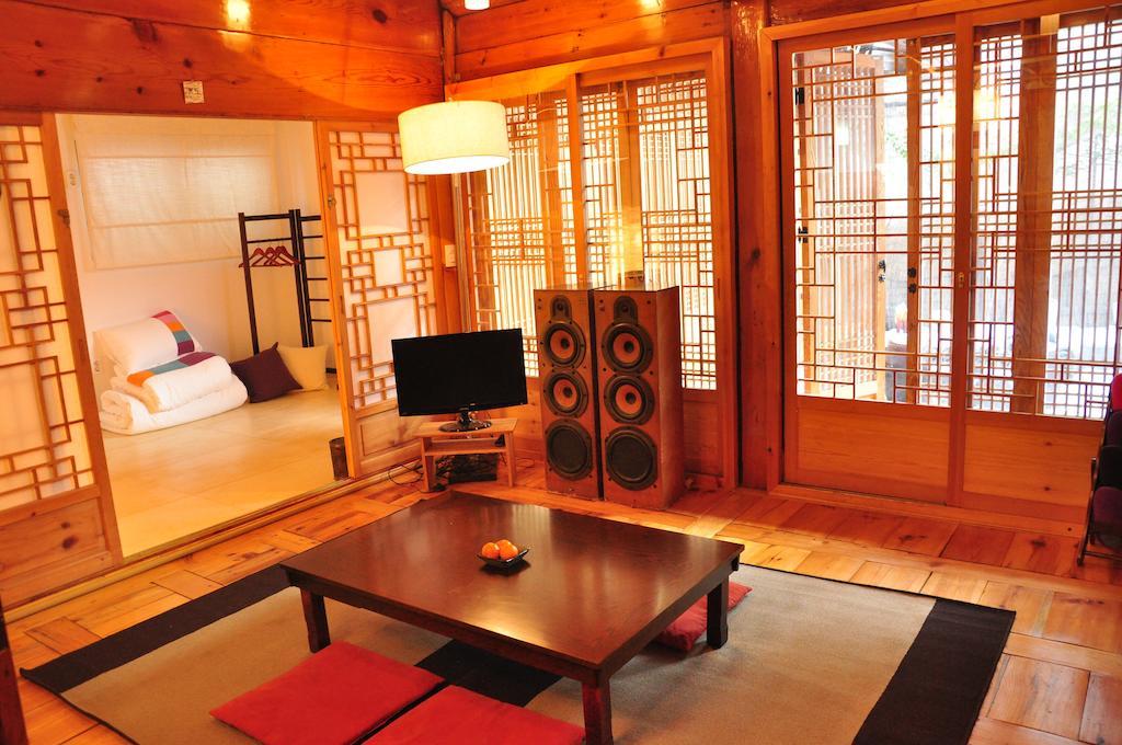 Hueahn Hanok Guesthouse Сеул Экстерьер фото